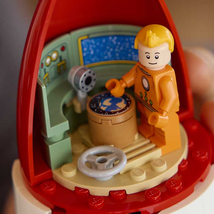 Dans les coulisses de la création du set de la fusée lunaire LEGO® Ideas Tintin®